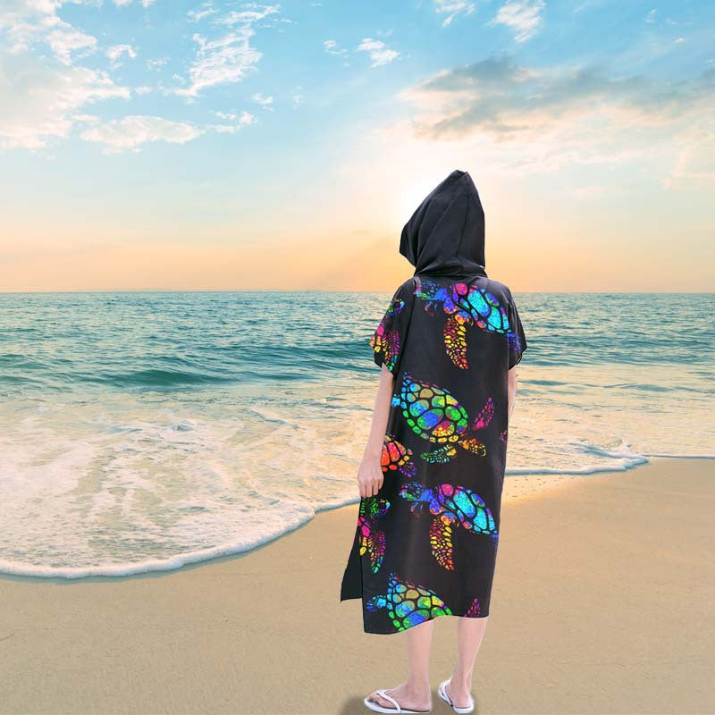 Bath towel with colorful sea turtle design Bowlift