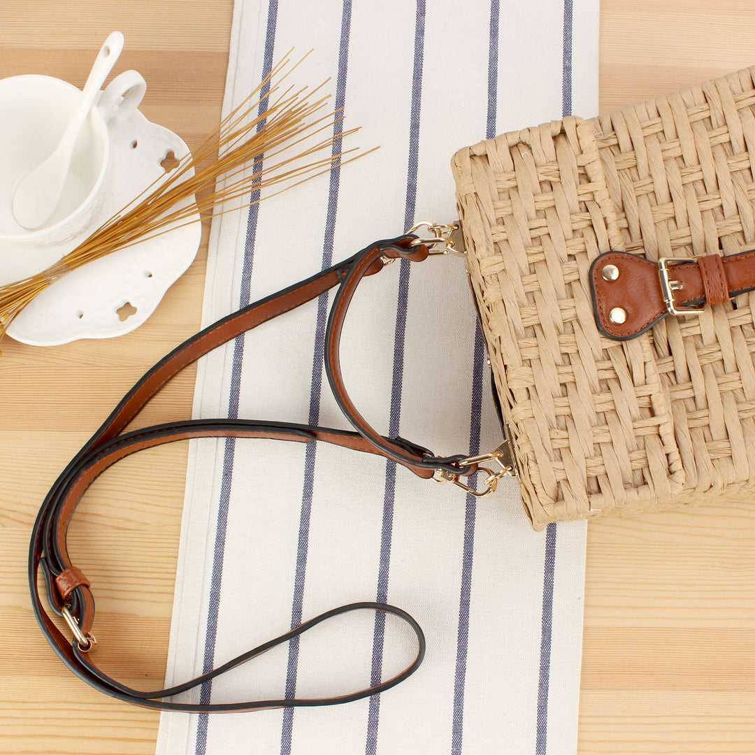 Handbag Made of Handwoven Natural Material with Stylish Leather Closure Bowlift