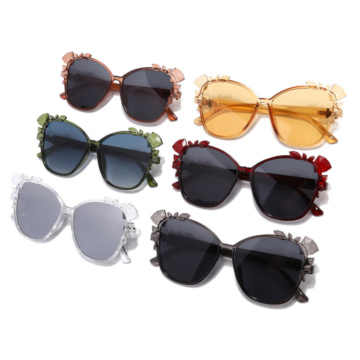 Glamorous Cat-Eye Sunglasses with Crystal Embellishments Bowlift