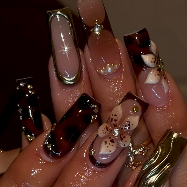 Ornate Press-On Nail Art Extensions Bowlift
