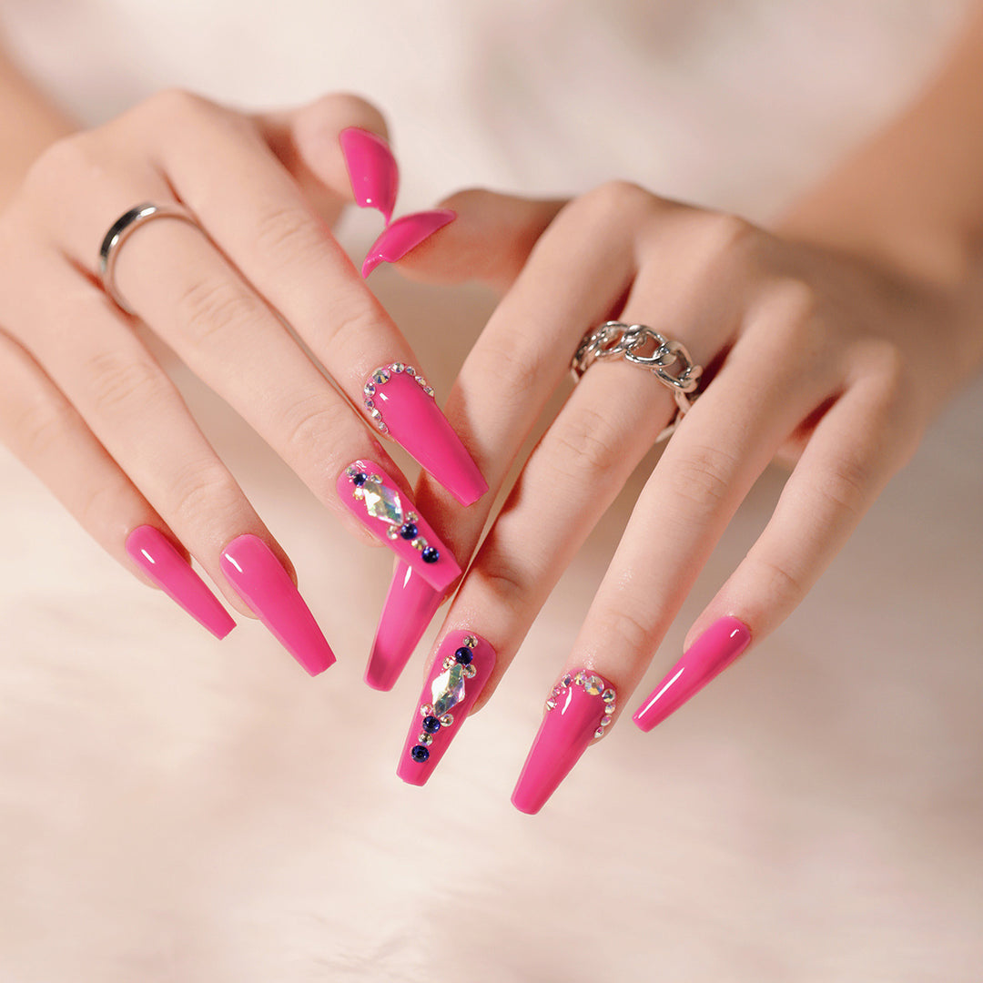 Elegant Nail Art with Glitter Decoration Bowlift