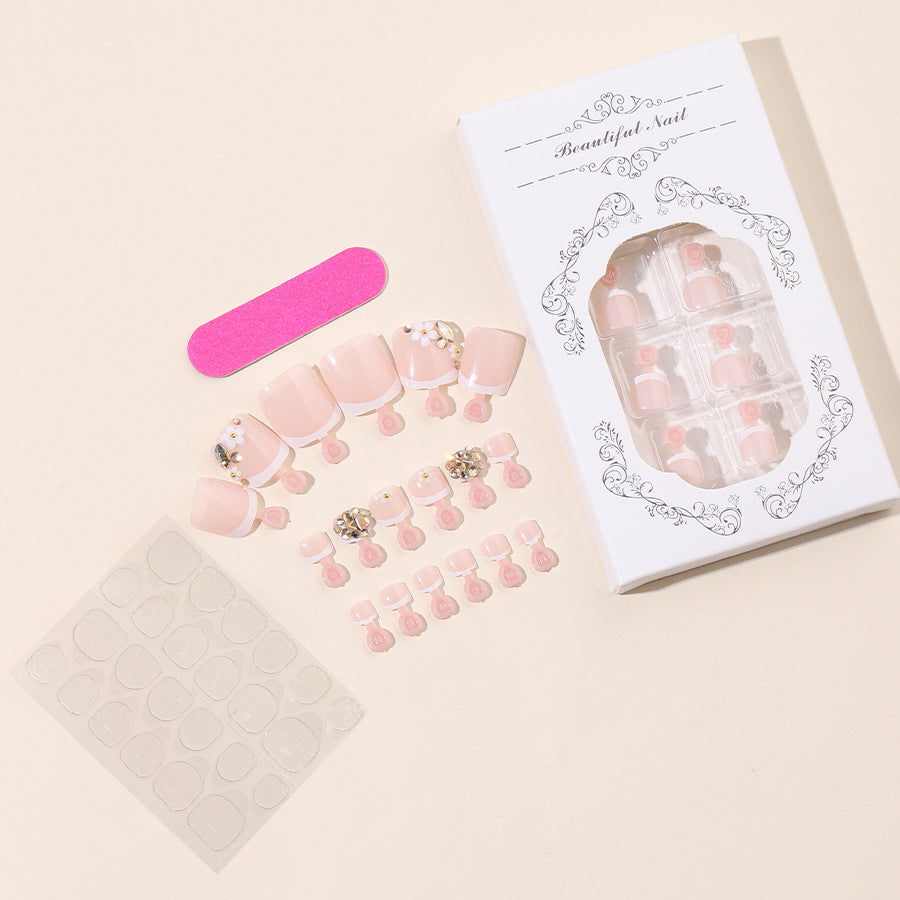 Artificial nail set with elegant jewelry details and excellent wearing comfort Bowlift