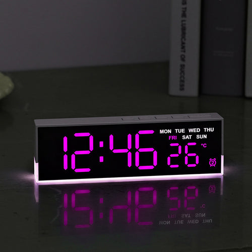 Digital watch with integrated thermometer and weekday display Bowlift