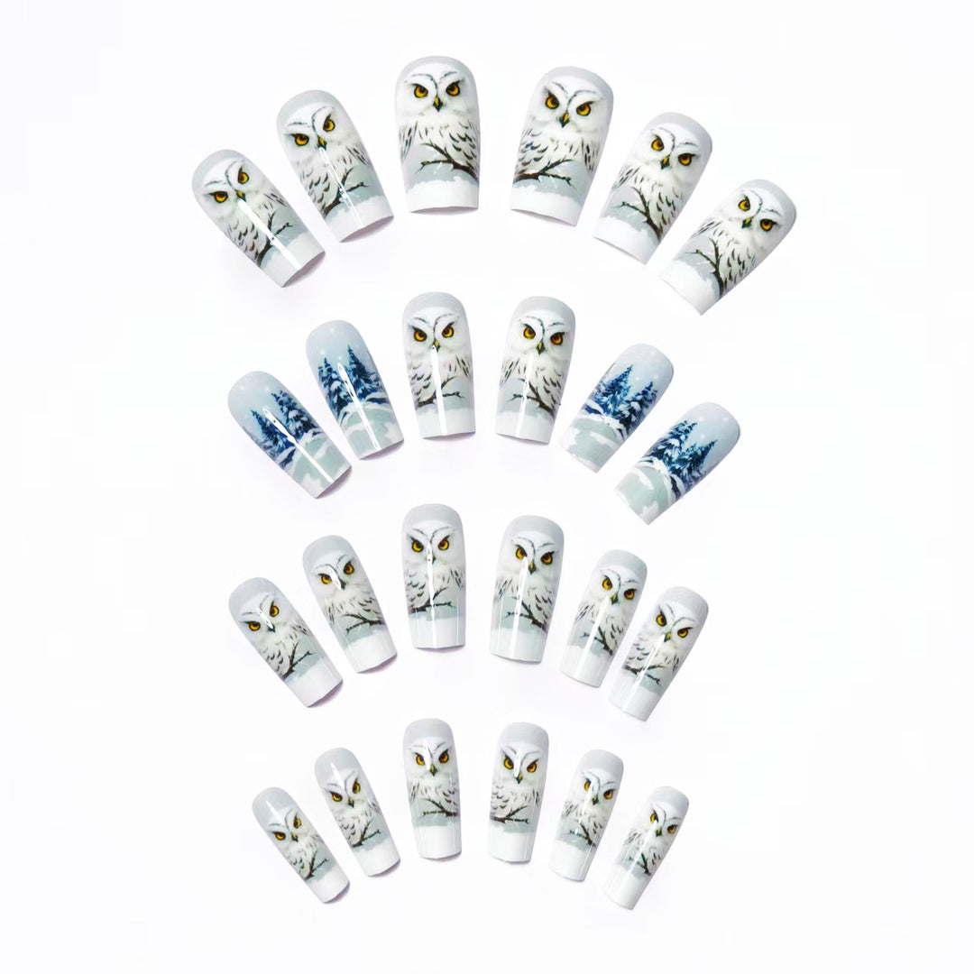Snowy Owl-Inspired Holiday Nail Art Bowlift