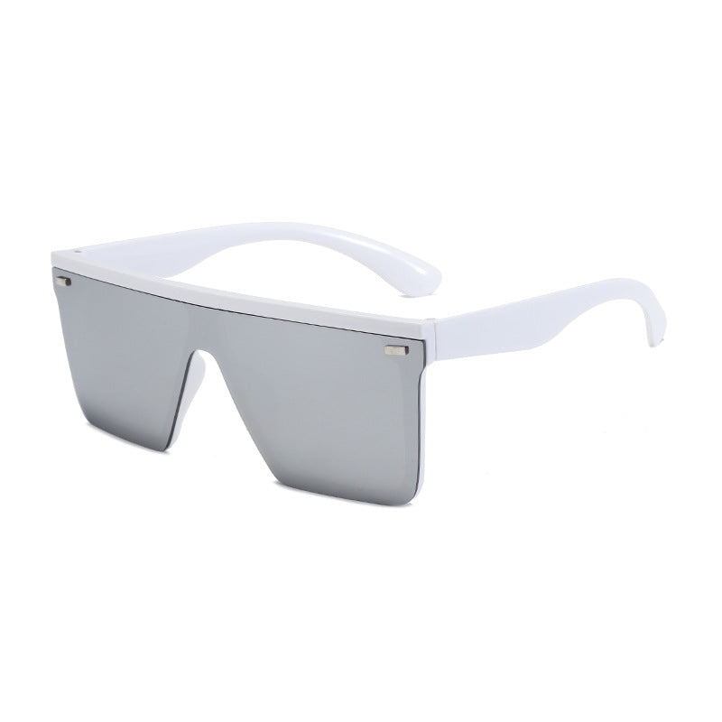 Women's Sporty Oversized Sunglasses with Modern Frame Bowlift