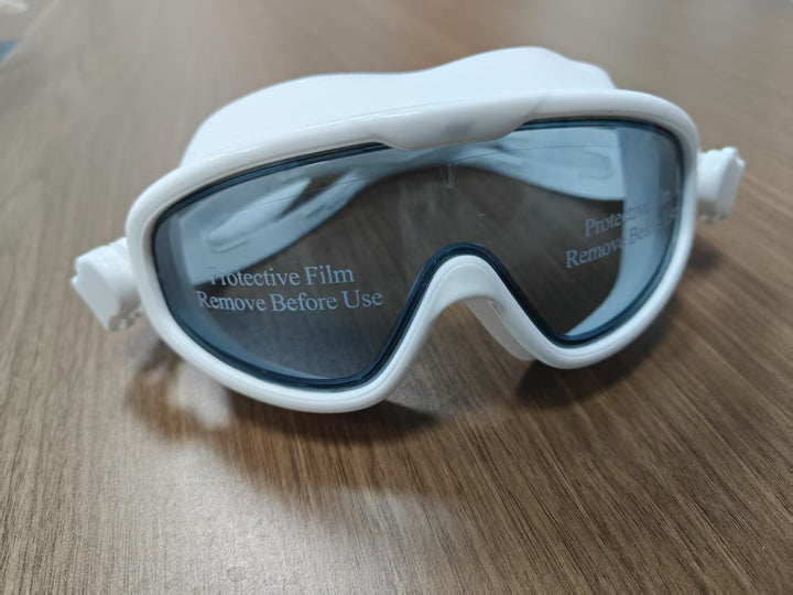 Swimming mask with anti-fog coating and ergonomic silicone frame Bowlift