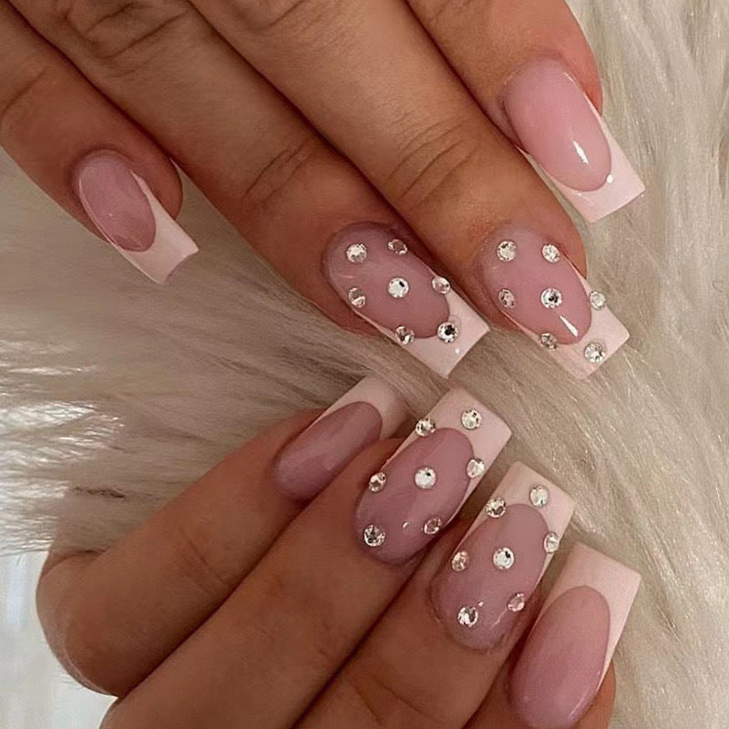 Artificial nail set with elegant rhinestones and French tip decorations Bowlift