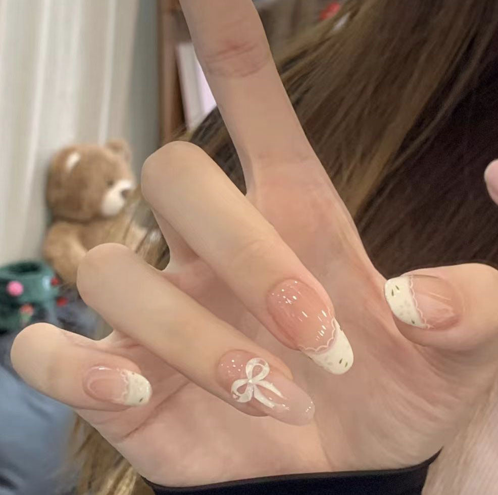 Press-On Nail Art Set with Elegant Bow and French Tip Design Bowlift