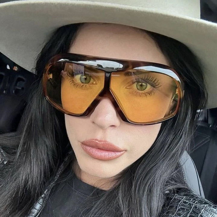 Ladies oversized sunglasses in fashionable tortoiseshell pattern Bowlift