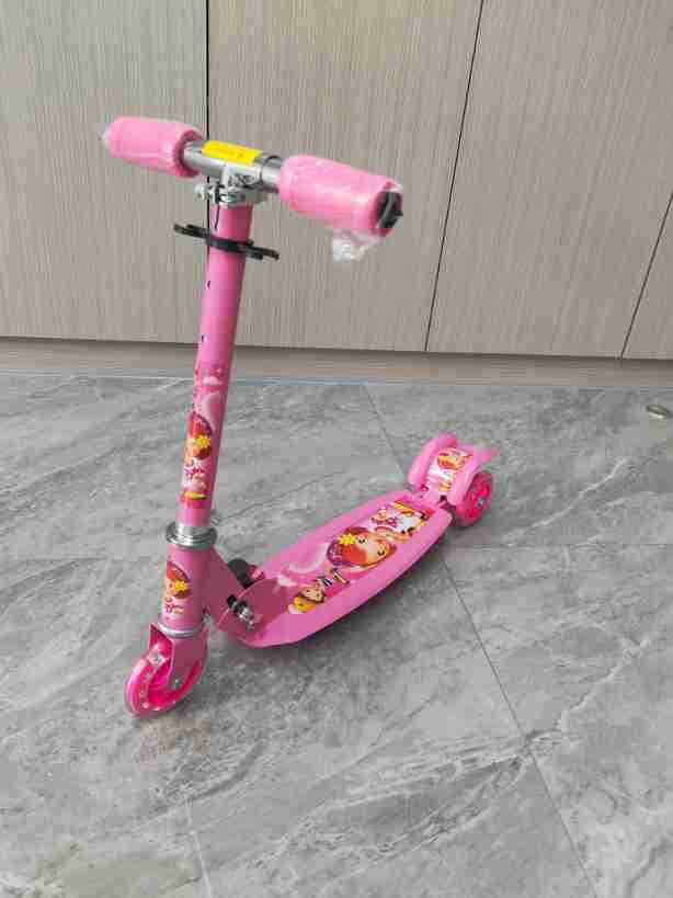 Interactive Themed Kick Scooter Bowlift