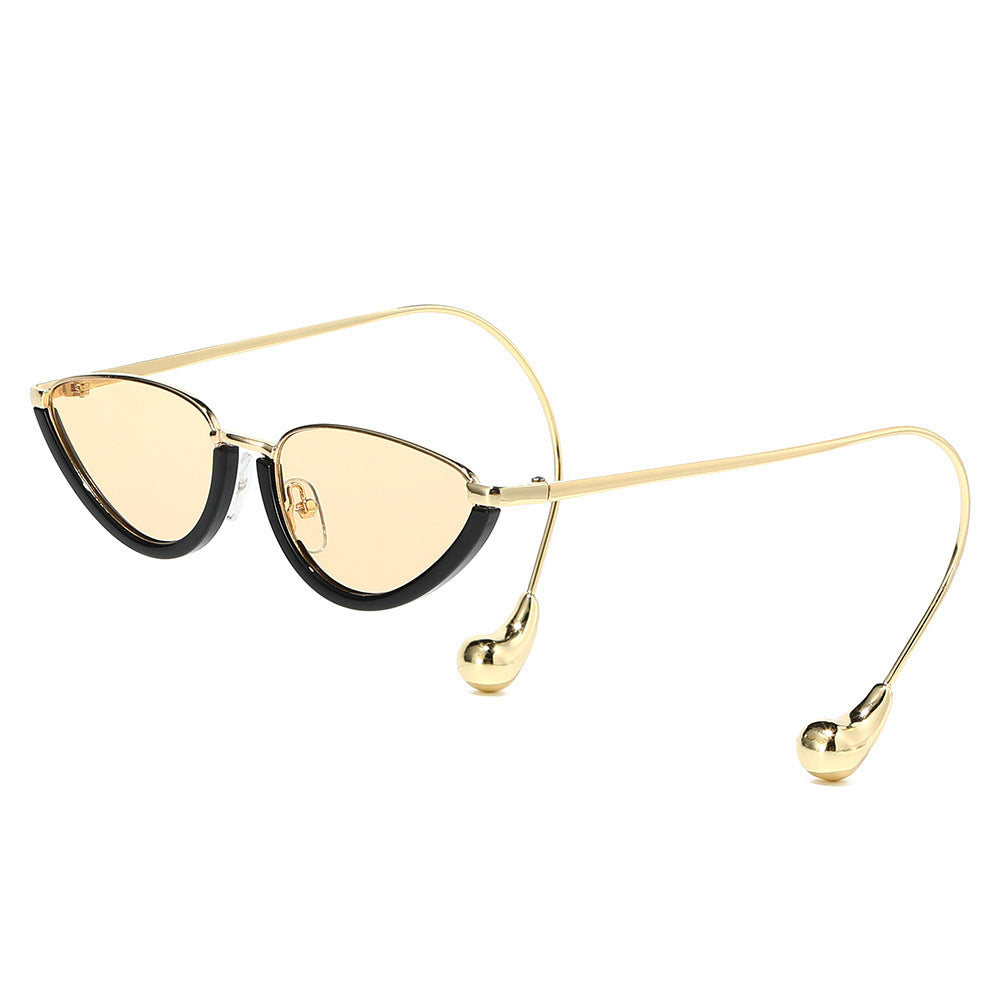 Ultra-Modern Spectacular Cat-Eye Sunglasses Bowlift