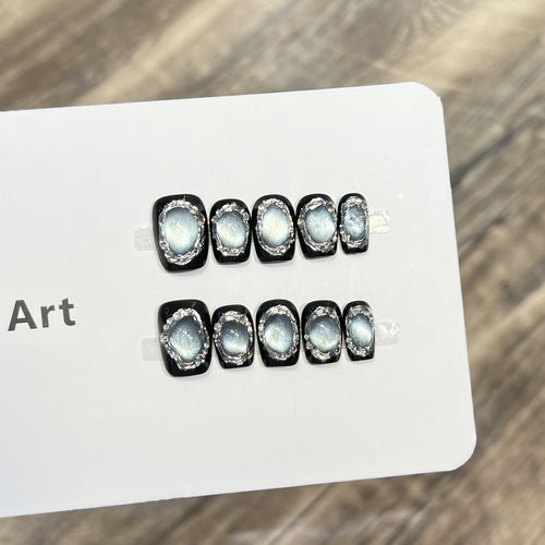 Glamorous Press-On Nail Art Set with Silver Accents Bowlift