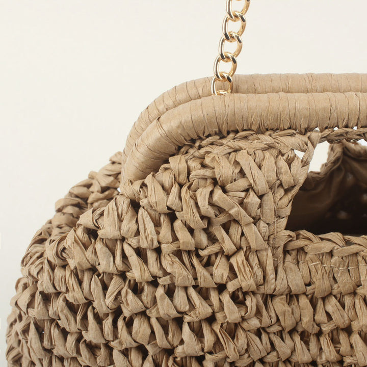 Stylish handbag with chain strap Bowlift