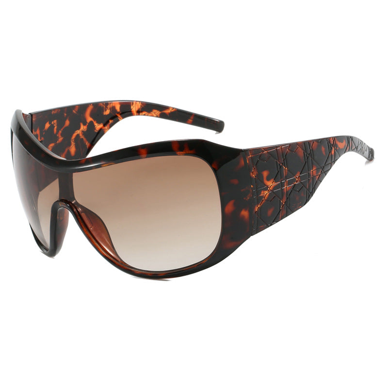 Ladies sport sunglasses with wide-protected frame and polarized lenses Bowlift