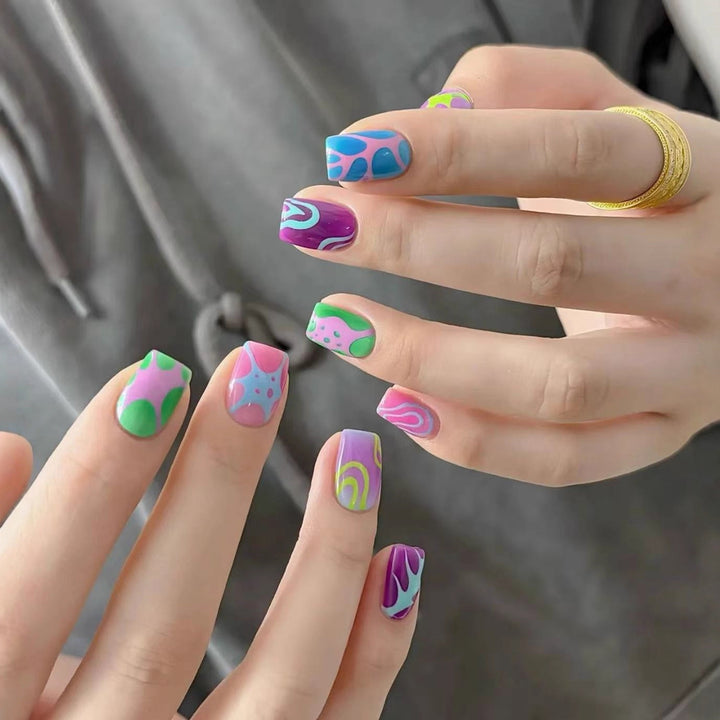 Creative Nail Art with Exotic Leaf Design Bowlift