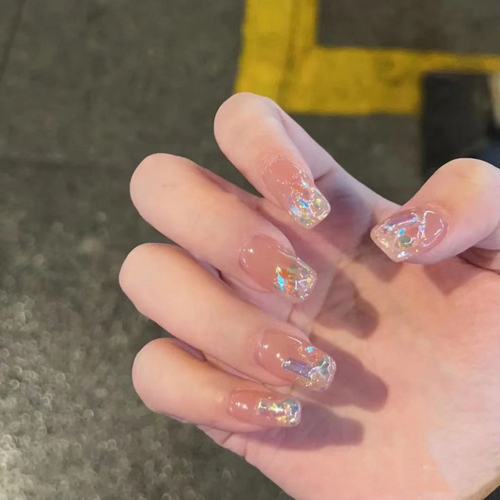 Artful and creative gel nails Bowlift