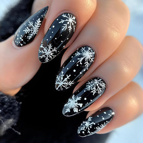 Artificial nails in winter snowflake design Bowlift