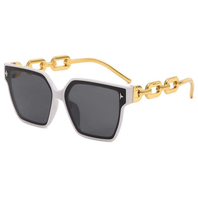 Ladies fashionable square sunglasses with luxurious accents Bowlift