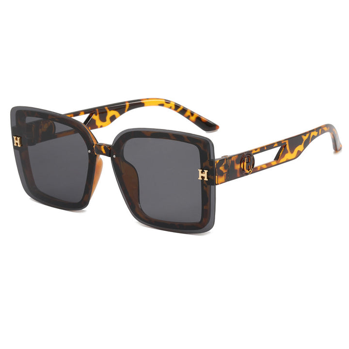 Women modern square sunglasses with elegant design Bowlift