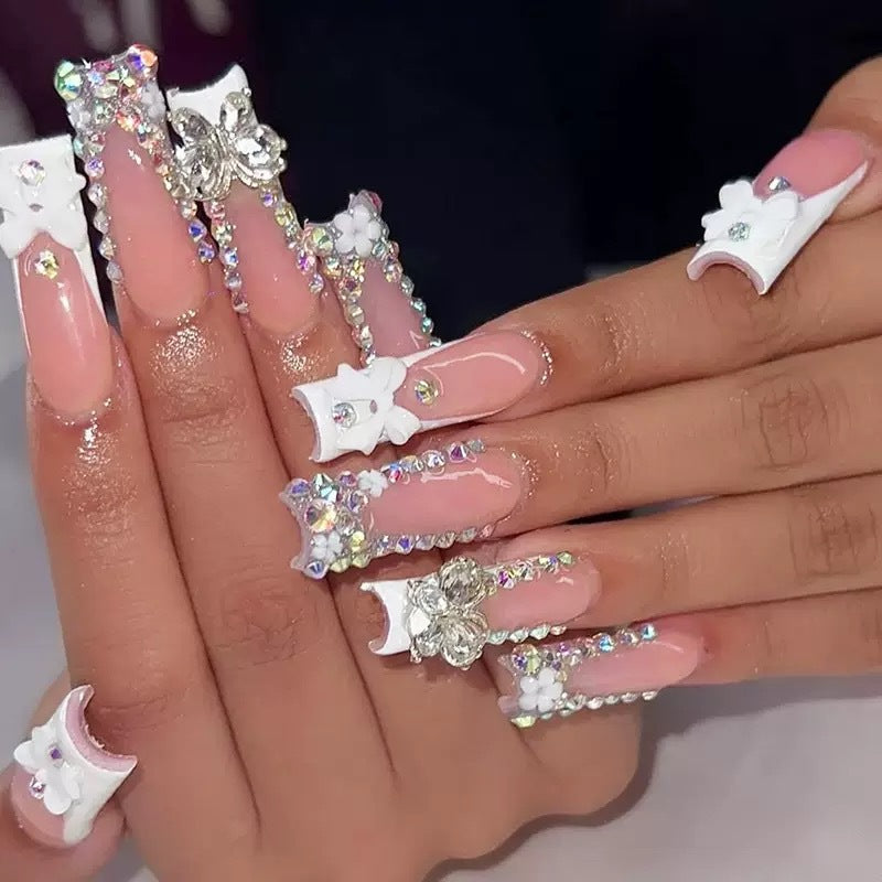 Artificial nail set with shimmering rhinestone decorations and floral design Bowlift