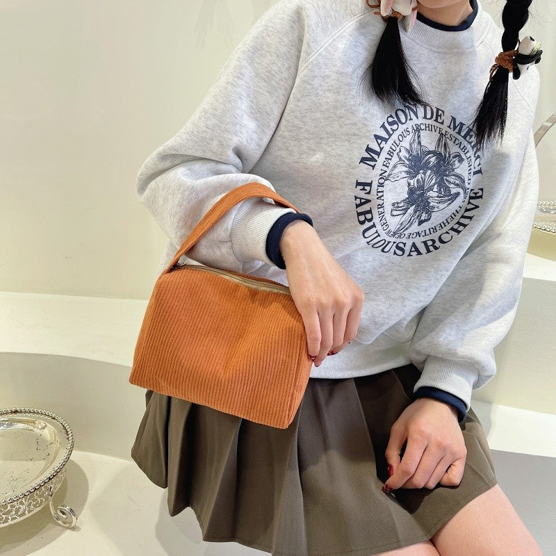 Plush shopping bag with modern ribbed design Bowlift