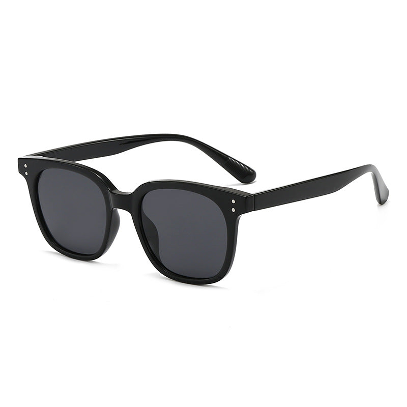 Women's fashionable sunglasses in elegant design with sturdy frame Bowlift