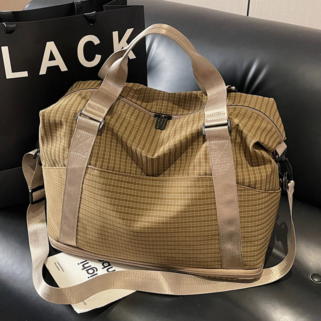 Sporty travel bag with practical storage and adjustable shoulder straps Bowlift