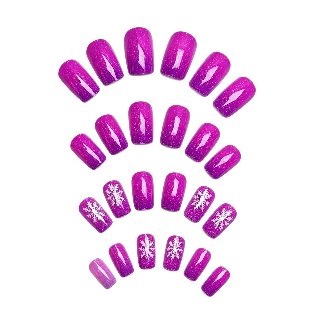 Glittering artificial nails with wintry snowflake design Bowlift