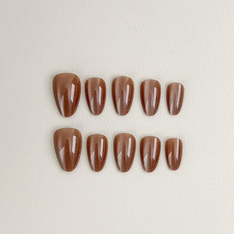 Luxurious artificial nails with shiny finish Bowlift