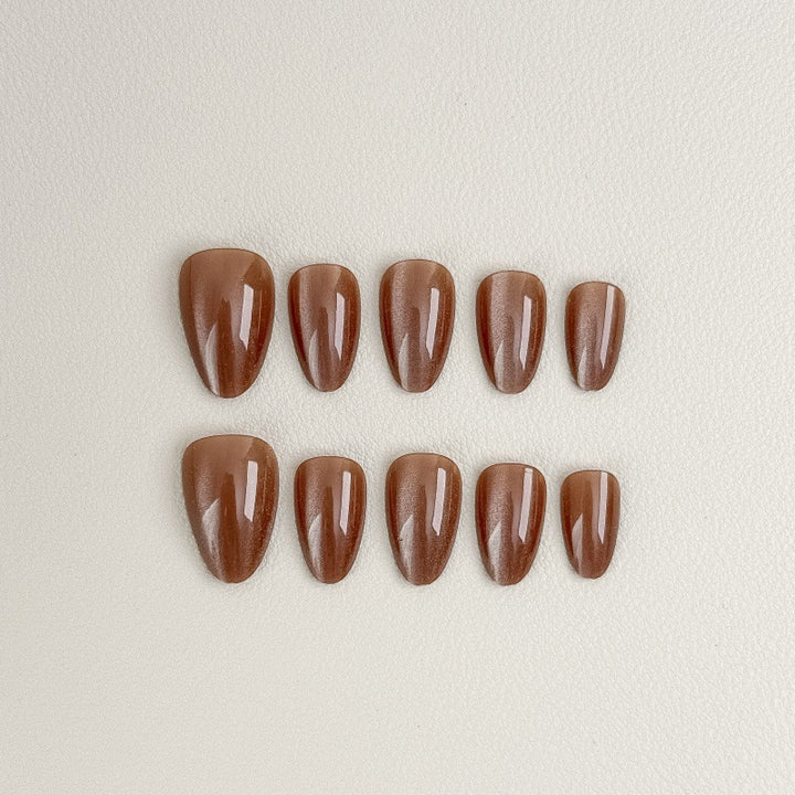 Luxurious artificial nails with shiny finish Bowlift