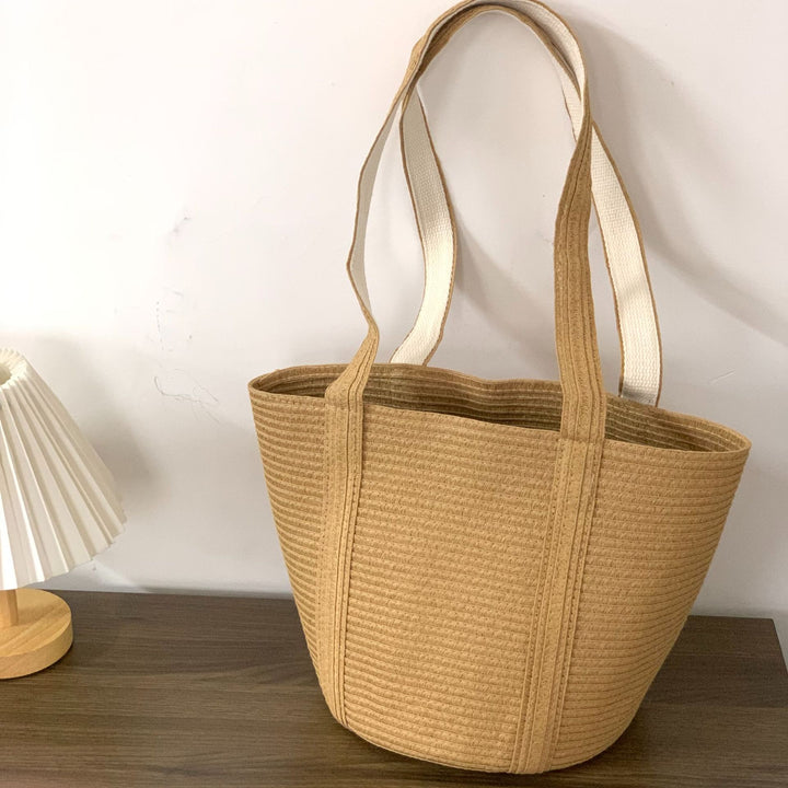Spacious shopping bag with structured design Bowlift