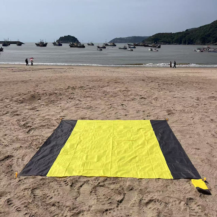 UV-Resistant Beach Blanket Bowlift