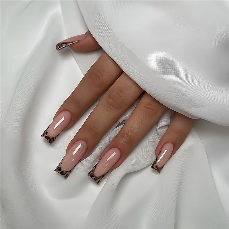 Trendy French Tip Press-On Nail Set Bowlift