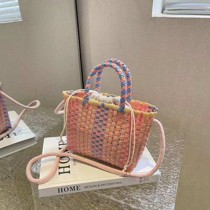 Playful handbag made of braided materials Bowlift