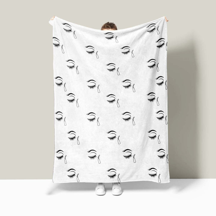 Luxurious Fleece Throw Blanket with Eye-Catching Design