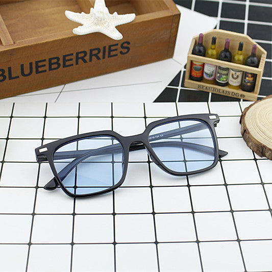Women's modern square sunglasses with minimalist frame structure Bowlift
