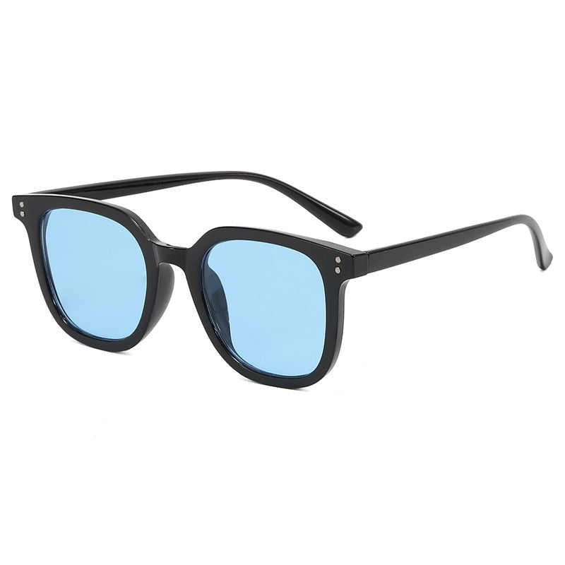 Ladies square designer glasses with thick frame and elegant profile Bowlift