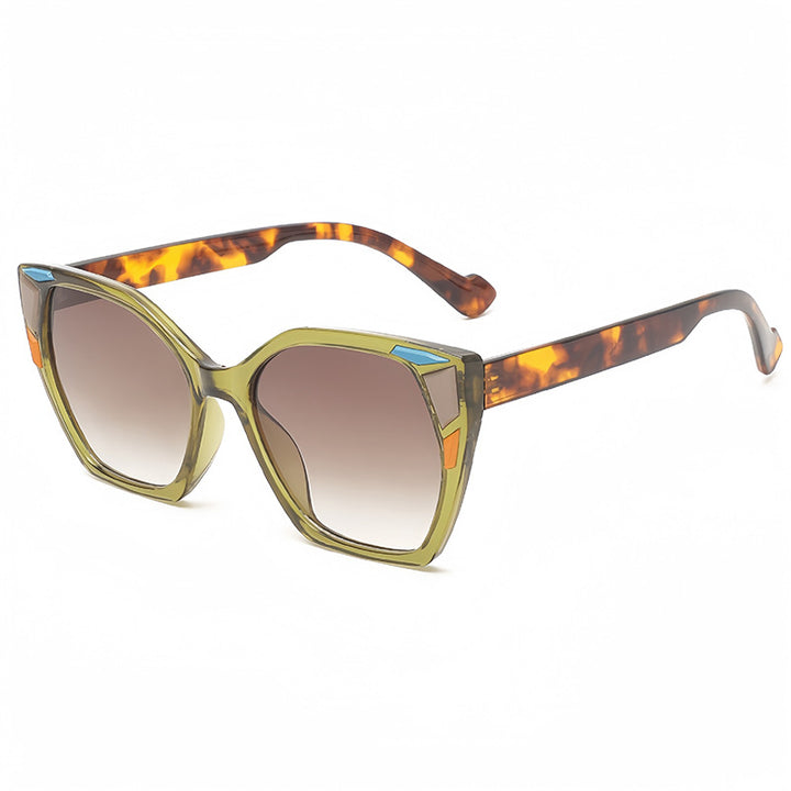 Women Eyewear with extravagant Cat-Eye design Bowlift