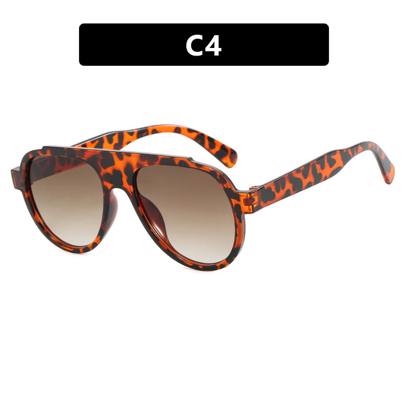 Women Vintage-Style Sunglasses with Elegant Plastic Frame in Leopard Pattern Bowlift