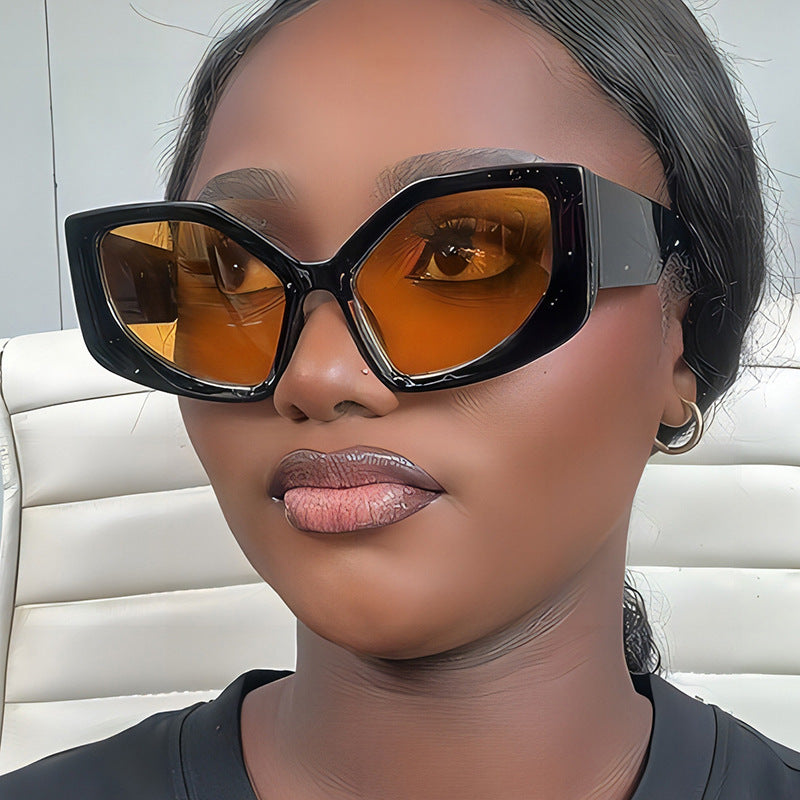 Women's striking sunglasses with oversized design and stylish gradient Bowlift
