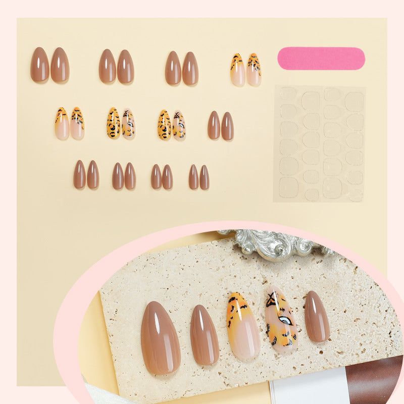 Creative Nail Art Set with Leopard Design and Glamorous Accents Bowlift