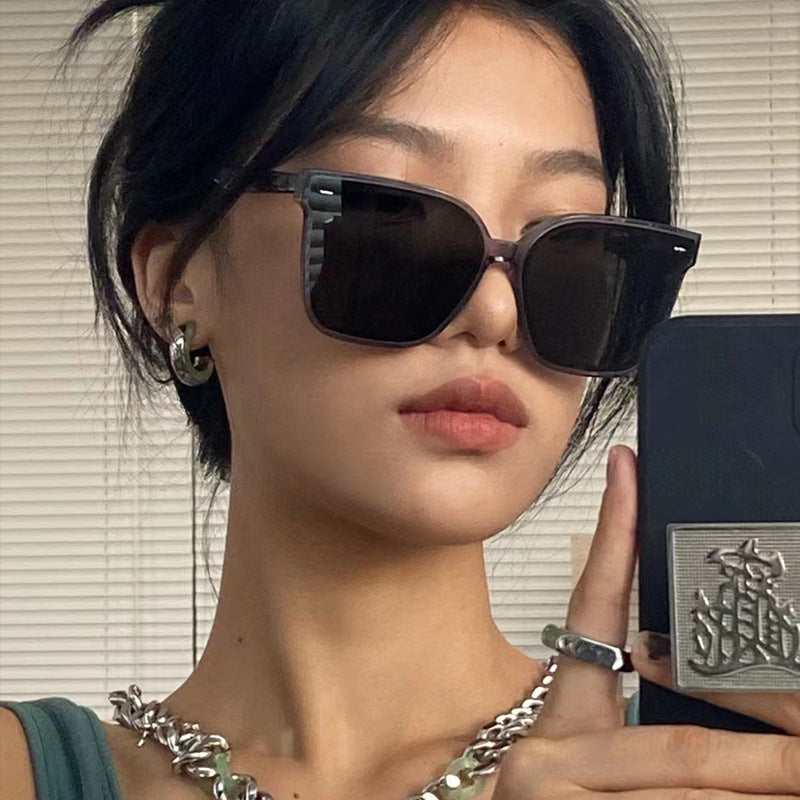 Women’s sunglasses in modern geometric design Bowlift