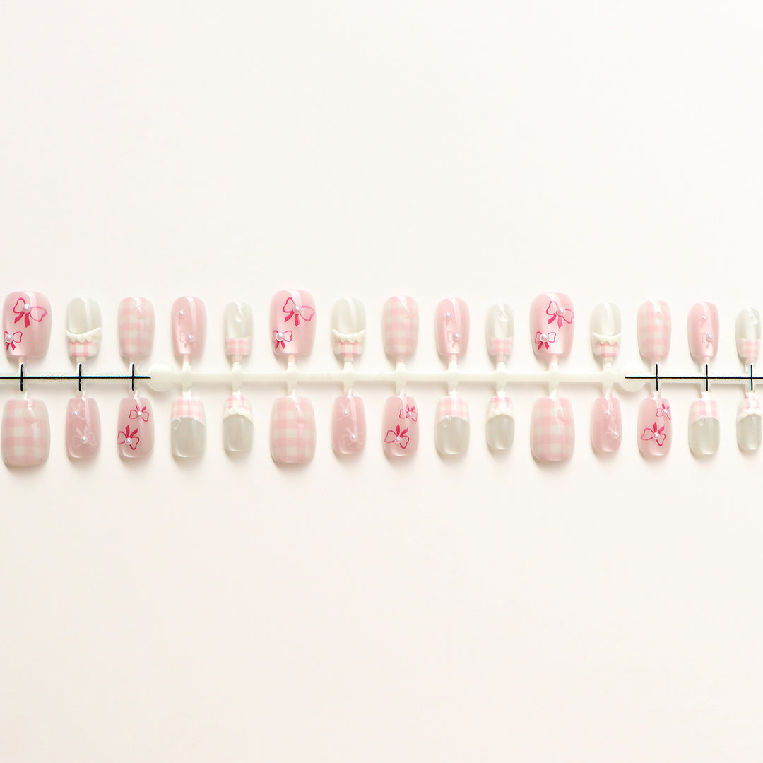 Charming Nail Art Press-On Set Bowlift