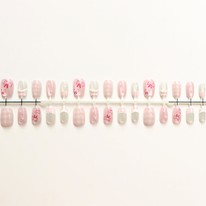 Charming Nail Art Press-On Set Bowlift