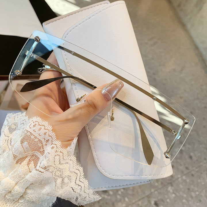 Women oversized sunglasses with modern frame and UV protection Bowlift