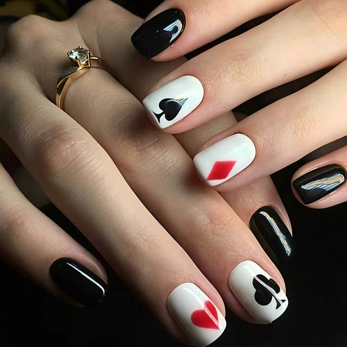 Artificial nails with playing card design Bowlift
