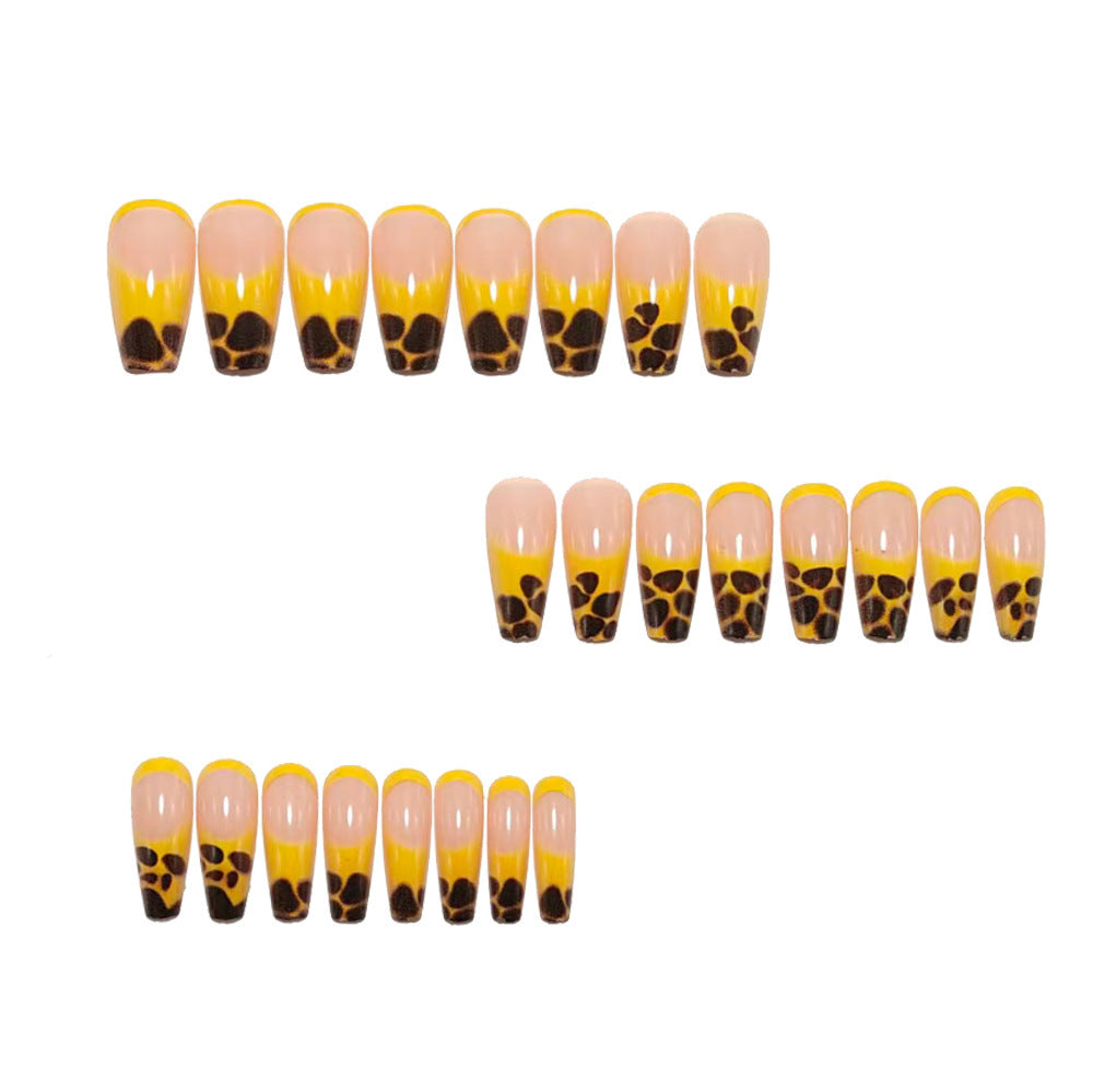 Fashionable leopard look artificial nails Bowlift