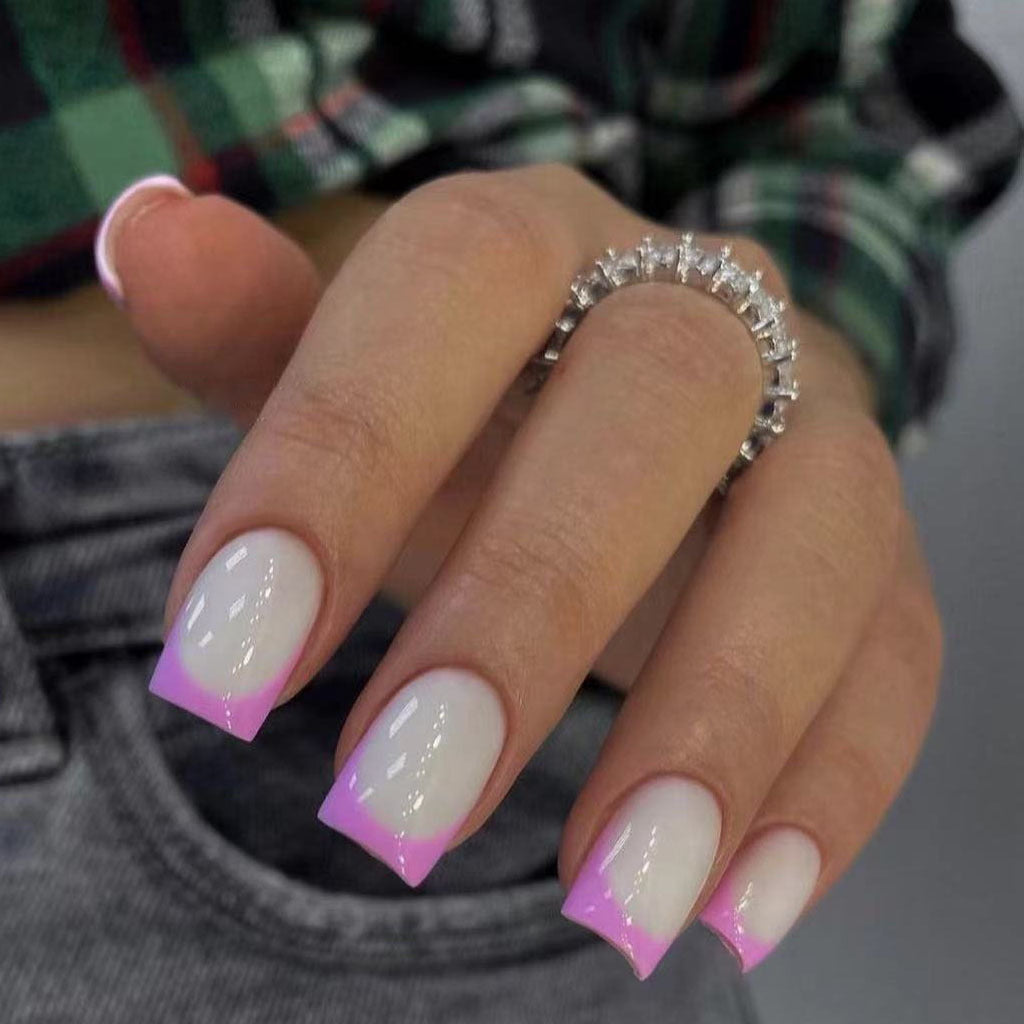 Artful nail extensions with an elegant leaf pattern Bowlift