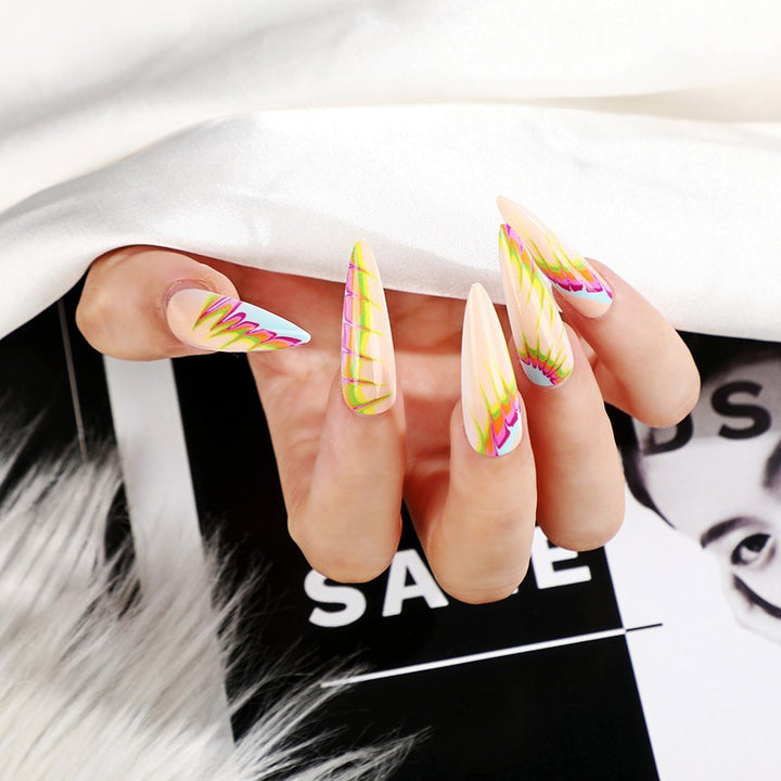 Creative artificial nails with modern wave pattern Bowlift
