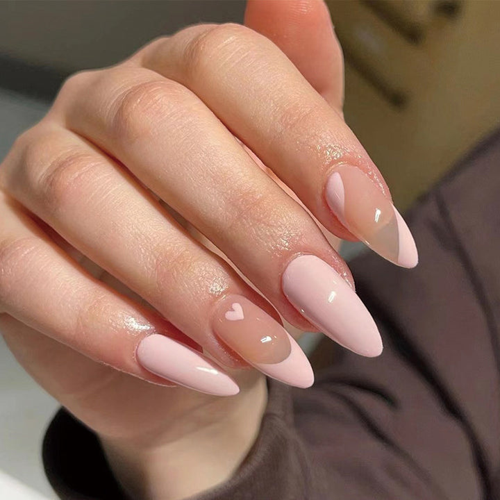 Glamorous nail art with heart motifs Bowlift
